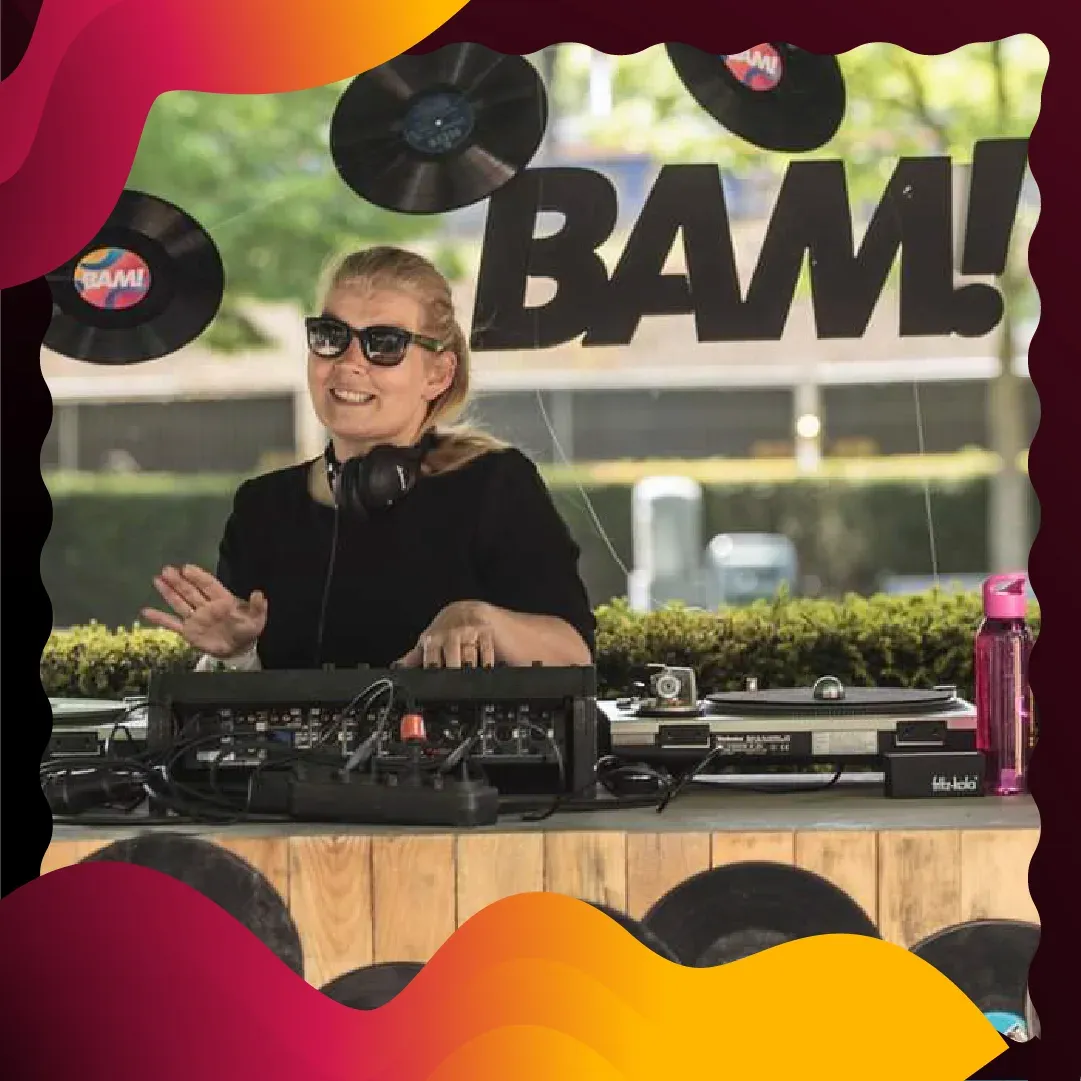 Portretfoto van DJ Minka